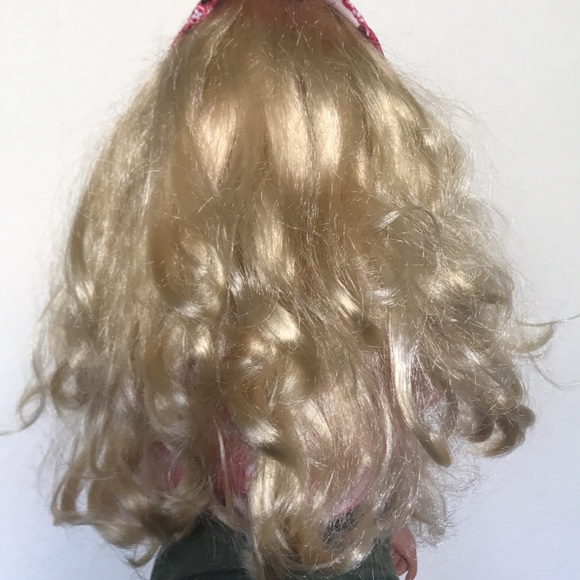 Our Generation Journey doll with accessories blonde hair blue eyes with backpack - Picture 5 of 13